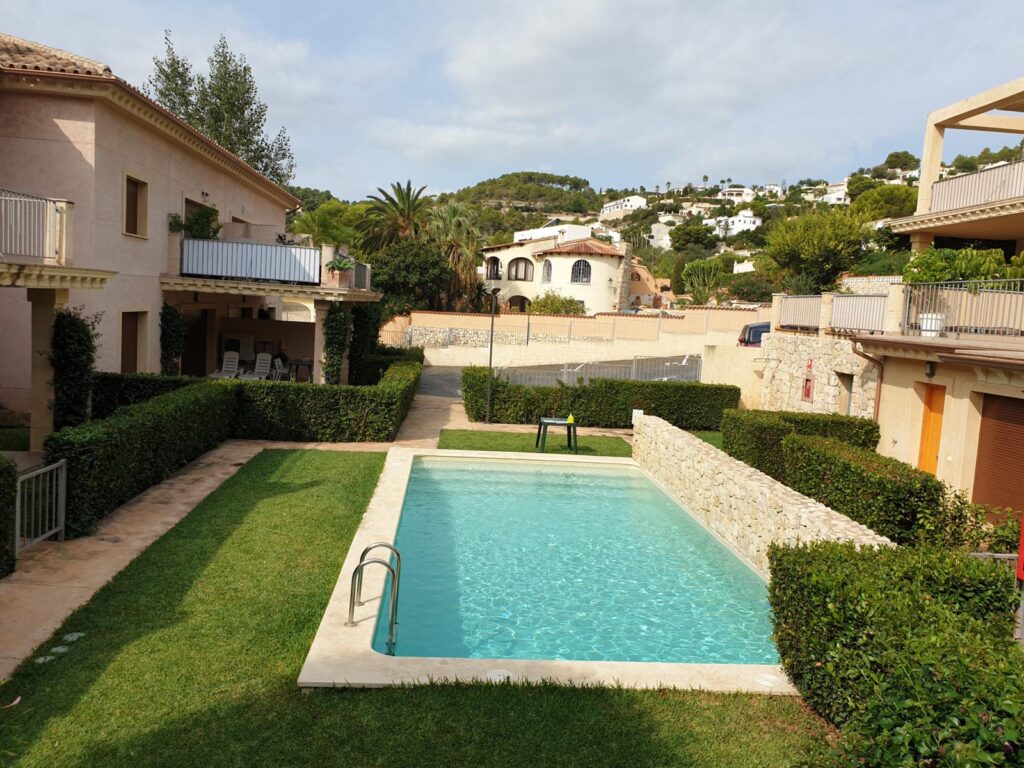 Precioso apartamento con piscina